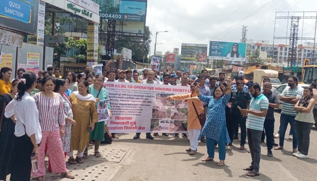 Residents of Dhanori's Mayur Kilbil Society Protest