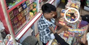 Robbery at chikki shop in Lonavala