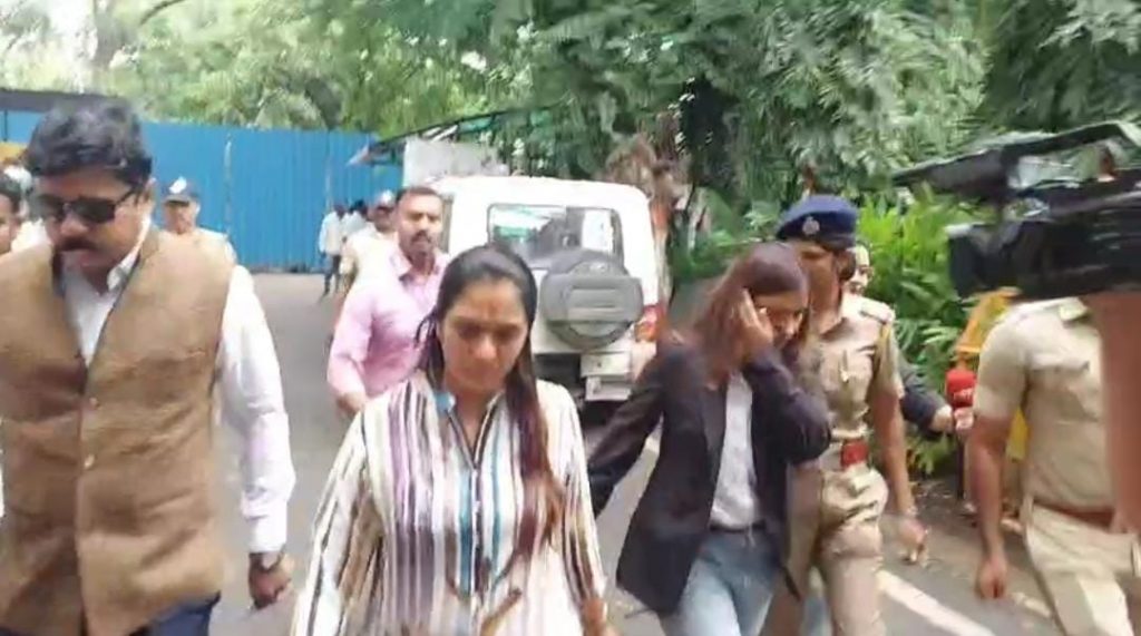 Rohini Khadse Meets Police Commissioner