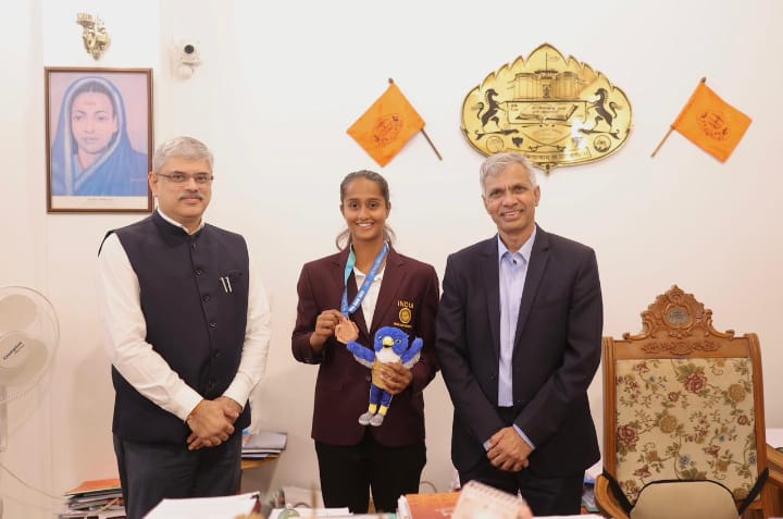 Savitribai Phule Pune University Felicitates Bronze Medalist Vaishnavi Aadkar