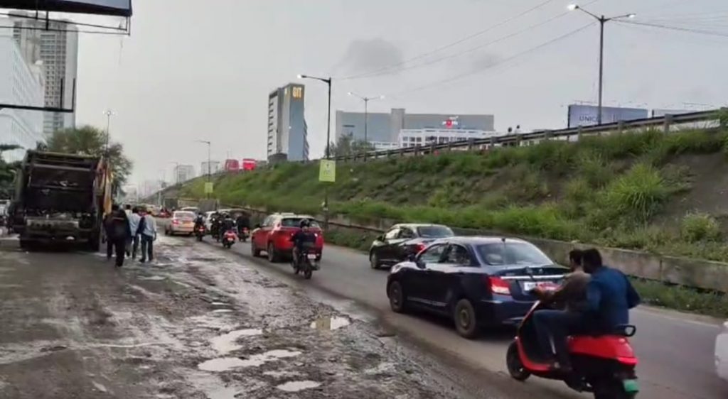 Service Road of Mumbai-Pune Highway from Wakad to Hinjawadi in Shambles