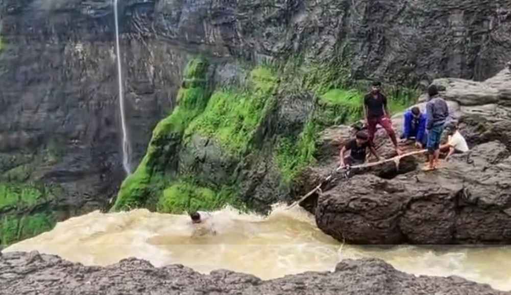 Tourist Rescued After Slipping Into Fast-Flowing Stream at Kalu Waterfall