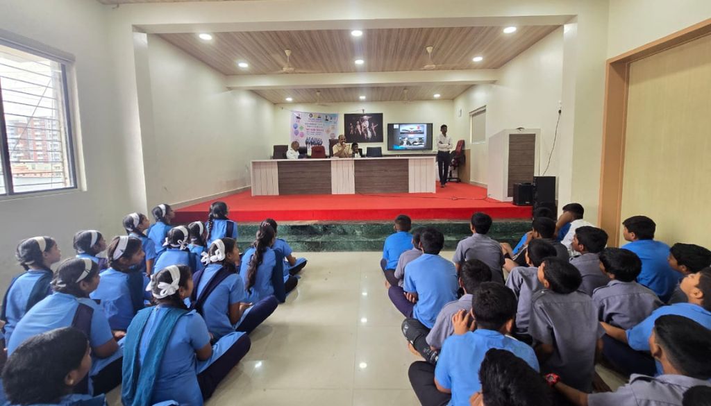 Traffic Police Hold Safety Awareness Event for Students at Hinjawadi Zilla Parishad School