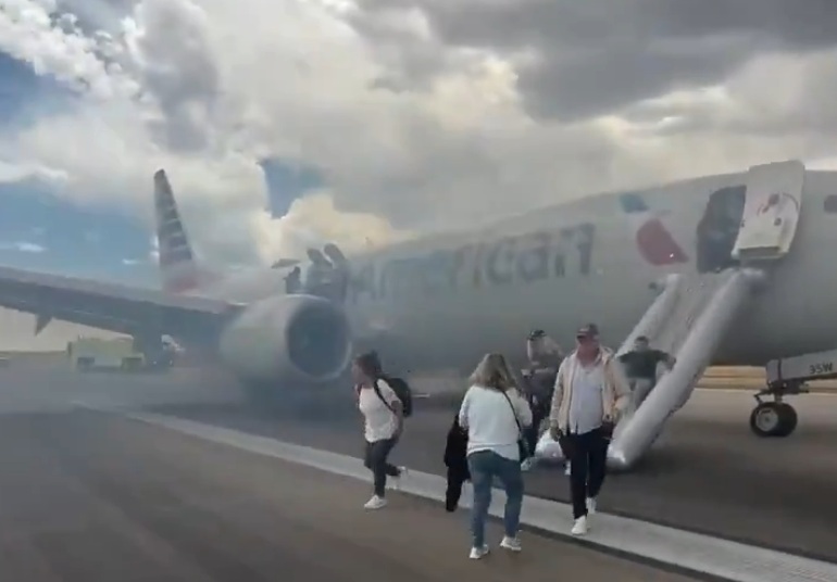 denver airport aircraft fire