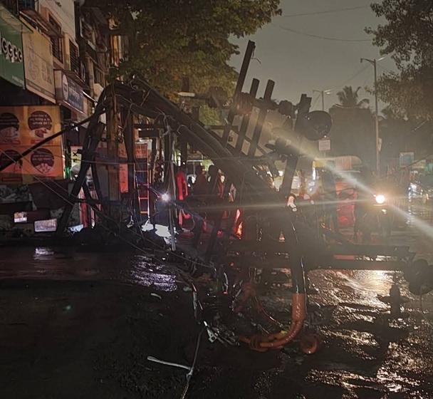 electric pole collapse in Chavan nagar dhankawadi