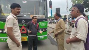 Bhosari to Hinjawadi PMPML Bus Passengers Frustrated Over Boarding Delays