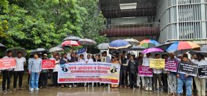 Contractors Stage Rain-Soaked Protest