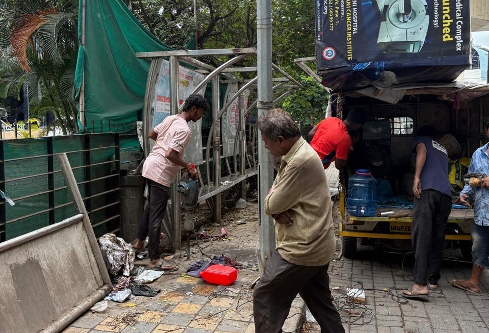 Defunct bus stop in Kalyani Nagar