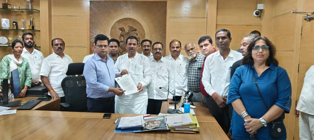 MLA Bapusaheb Pathare Leads Protest Over Severe Water Shortage