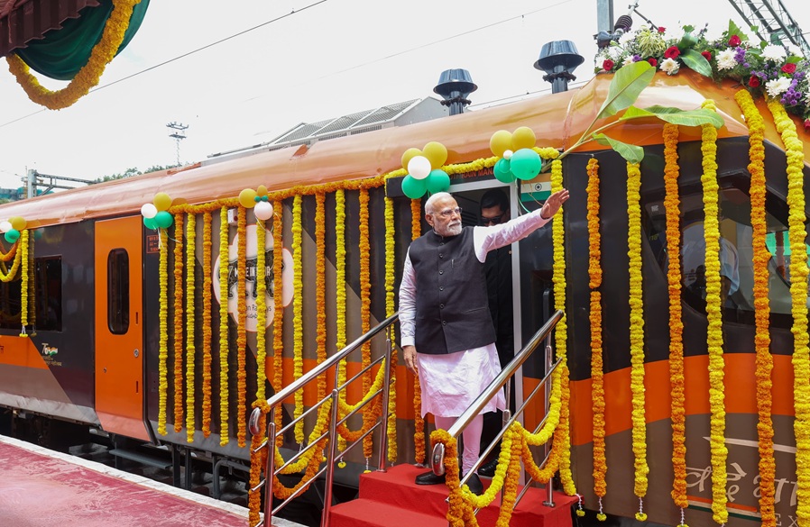 PM Modi on Vande Bharat