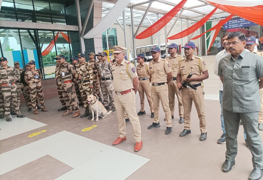 Police cisf at pune airport