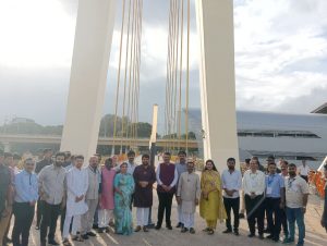 CM Devendra Fadnavis Inaugurates Pune Metro’s Landmark Pedestrian Bridge at Sambhaji Garden