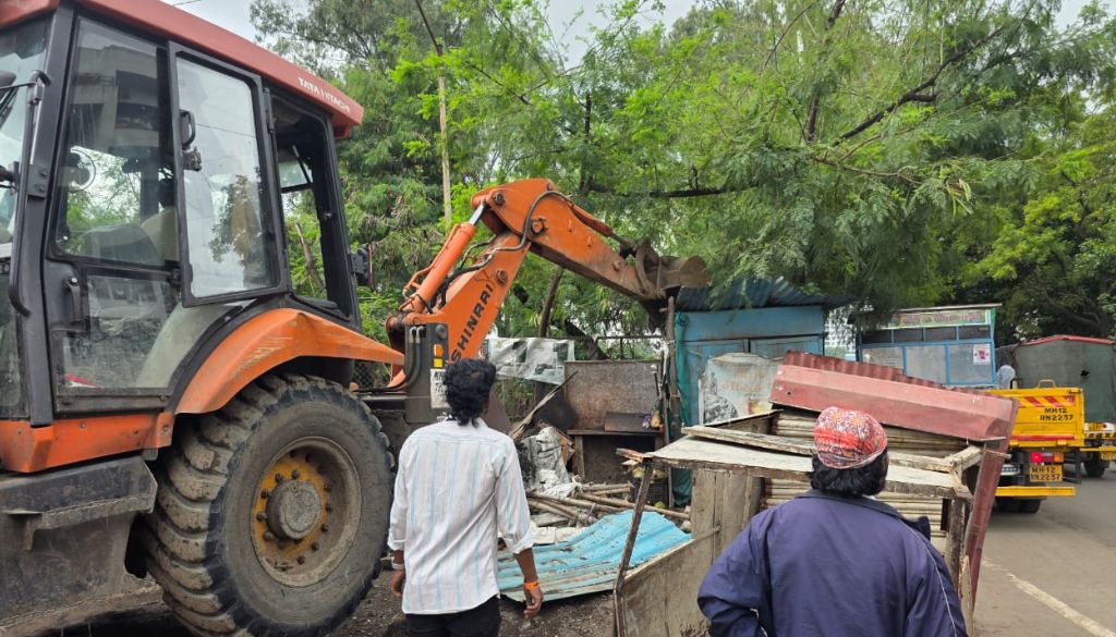 Encroachment in Dhankawadi-Sahakarnagar