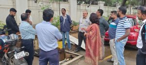 PMC Officials Visit Ganga Kingston Society Amid Water Contamination Concerns