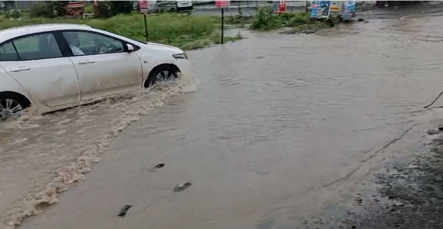 Waterlogging in Wagholi Bakori Road