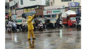 Heavy Rain Slows Down Traffic; Police Issue Advisory for Commuters