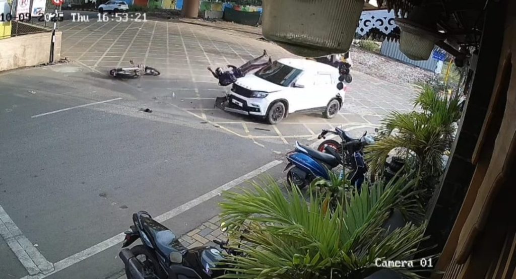Helmet Saves Rider’s Life in Shocking Pimpri Accident Caught on Camera