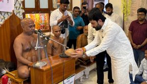 MP Mohol meets Jain Muni
