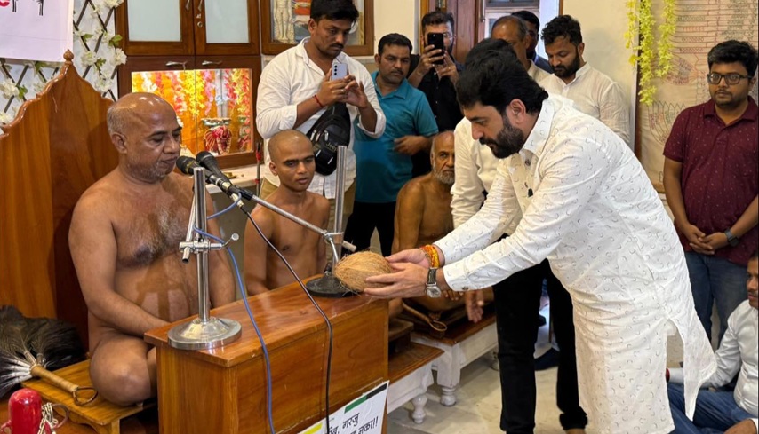 MP Mohol meets Jain Muni