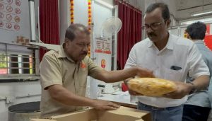 Over 10 Tons of Diwali Snacks Sent Abroad from Pune by India Post