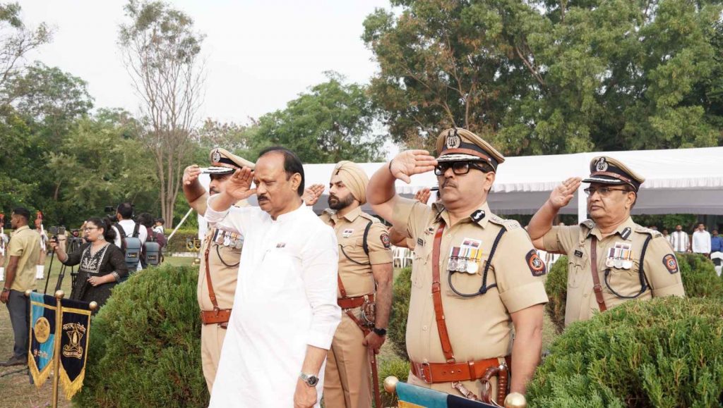 Pune Marks Police Commemoration Day with Solemn Ceremony