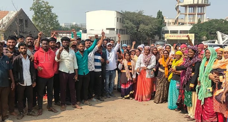 Sanitation Workers in Wagholi Go on Strike Over Unpaid Diwali Advance