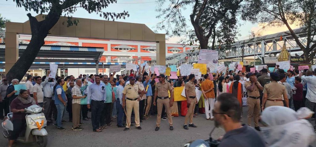 School Children Protest Unsafe Roads and Khadki Railway Gate Hazards