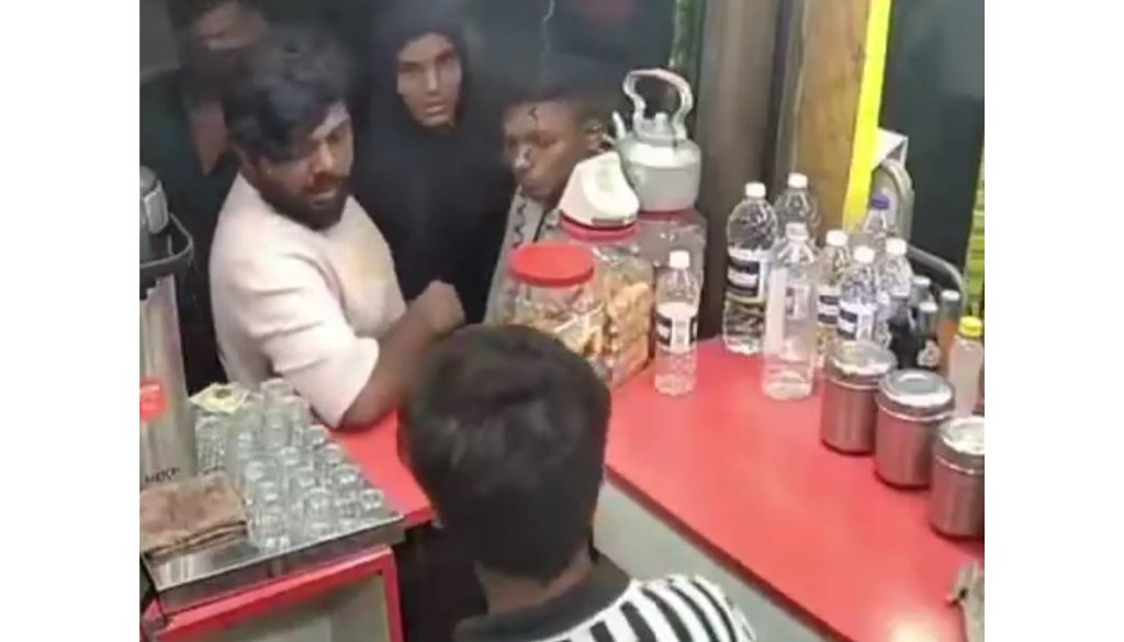 Gang Wielding Koytas Terrorizes Paan Shop Owner in Pune’s Viman Nagar