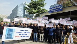 Homebuyers Protest in Kharadi Over Delayed Spectrum Vertillas Project