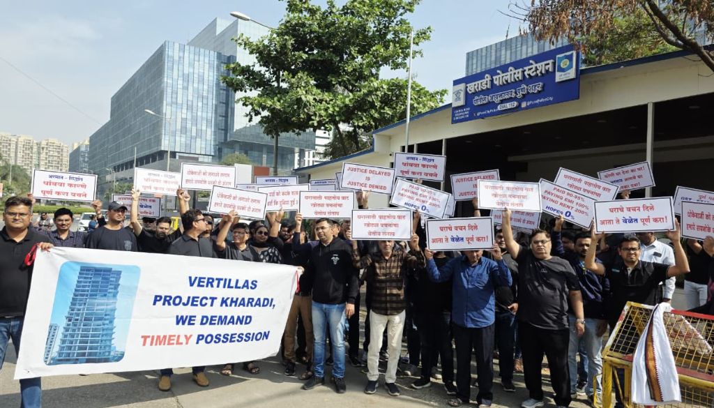 Homebuyers Protest in Kharadi Over Delayed Spectrum Vertillas Project