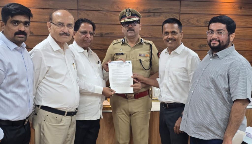 Petrol Dealers Meet Pune Police Commissioner