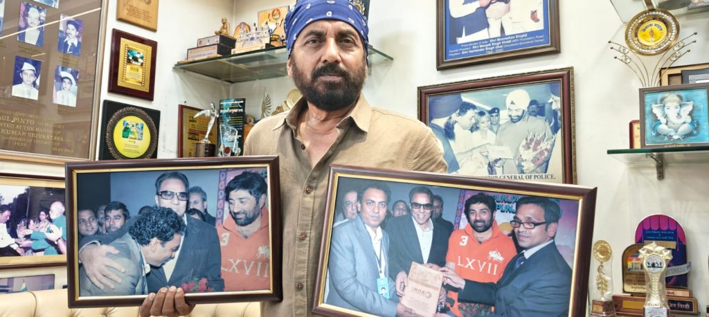 Pune Remembers Dharmendra