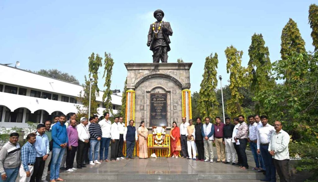 Savitribai Phule Pune University pays tribute to Mahatma Jyotiba Phule