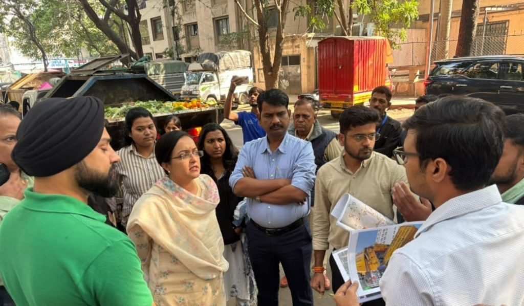 Swachh Sanstha Lock Horns Over Delays in Waste Collection
