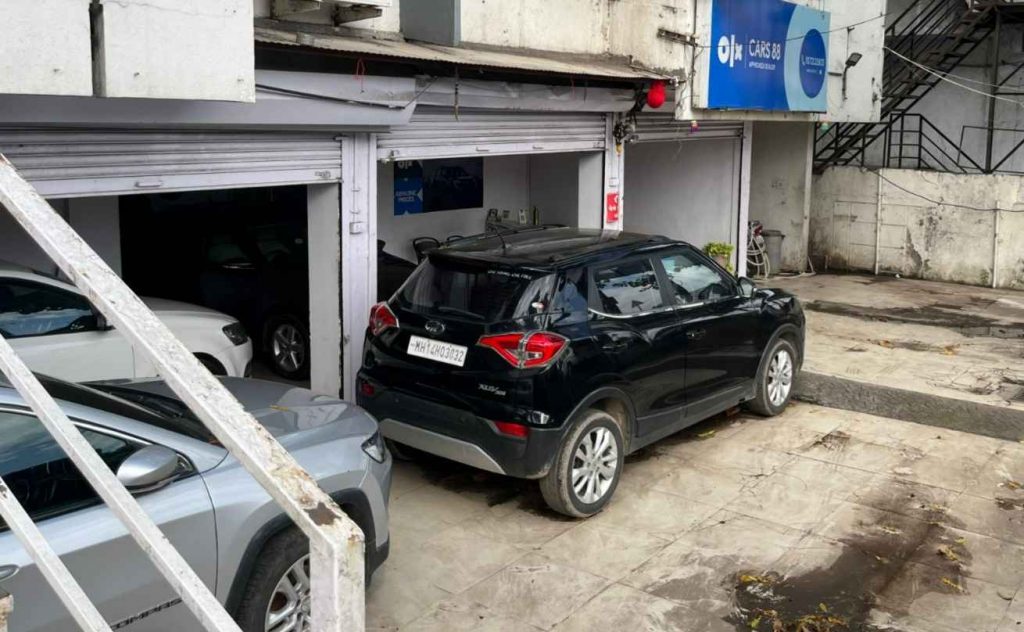 Two Cars Worth Rs 16 Lakh Stolen from Auto Dealer