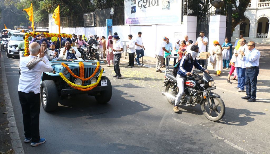 Bike Rally arrives at Sadhu Vaswani Mission