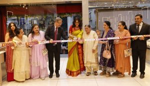 Sonali Bendre Unveils New Kalyan Jewellers Showroom in Baner
