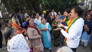 BJP Candidate Raghavendra Mankar Promises Walking Tracks, Fitness Facilities in Ward 25