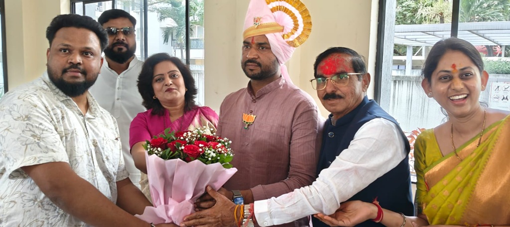 Corporators meet residents at Ganga Kingsten