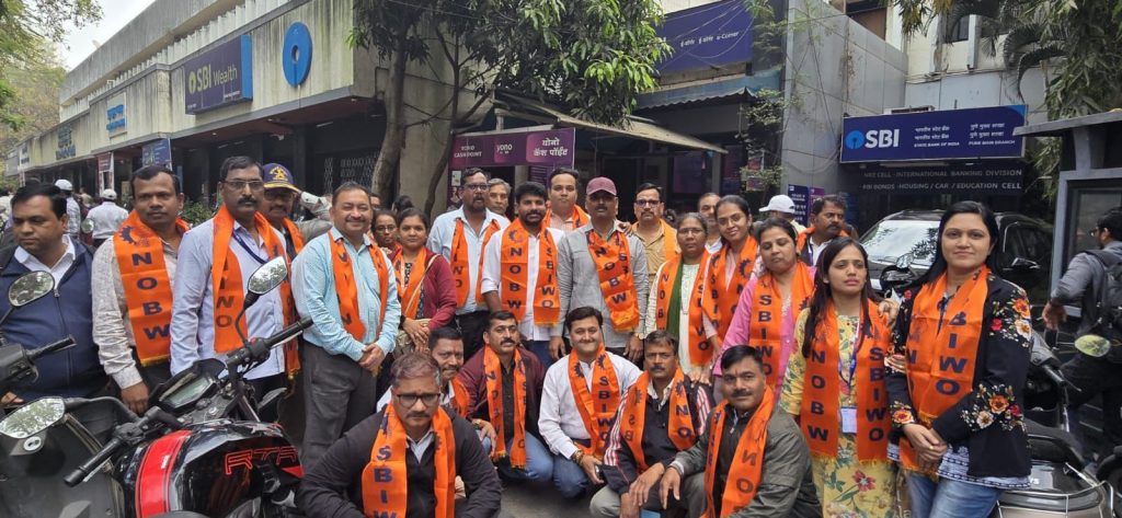 Employees Demand Implementation of Five-Day Work Week