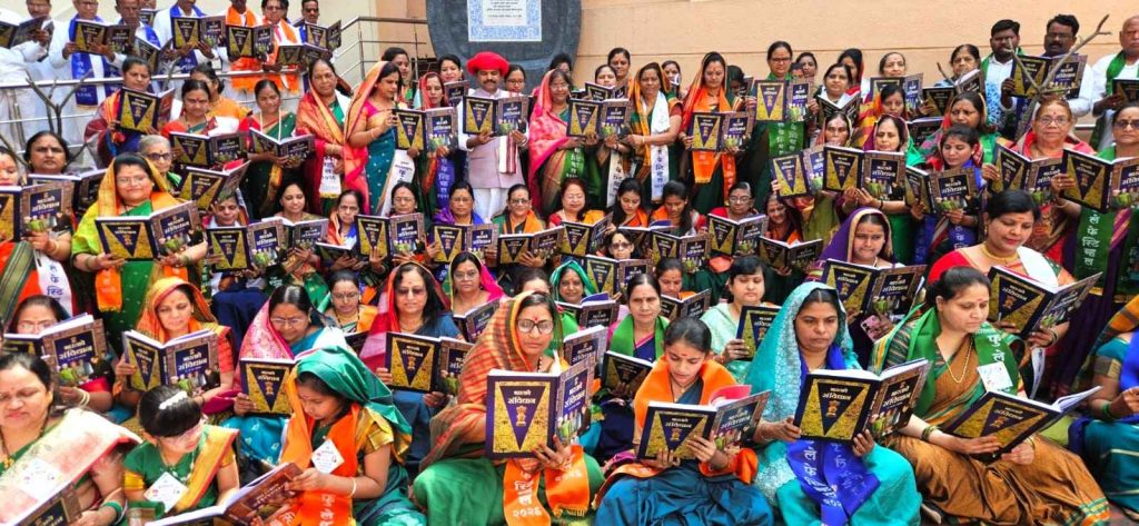 Hundreds of Girls Dress as Savitribai Phule at Pune Festival