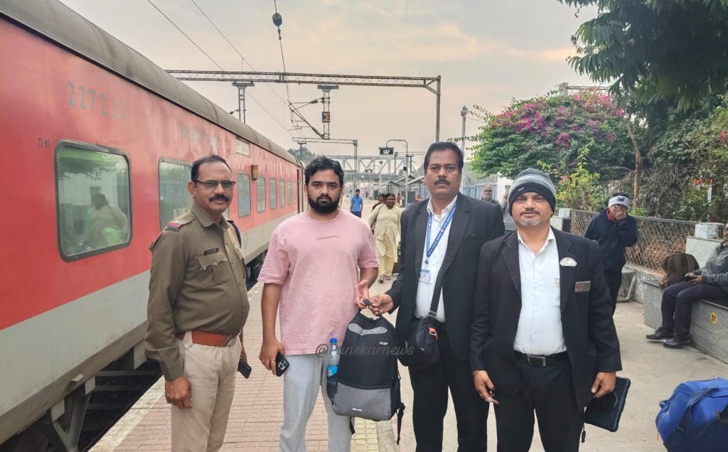 TTE Returns Forgotten Laptop to Passenger on Pune–Nagpur Garib Rath Express