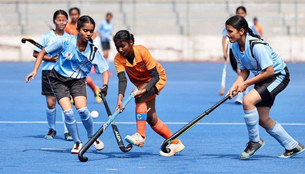 1 - Girls Under-14 - Sant Tukaram (Orange) vs The Millenium English (Blue)_11zon