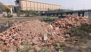 Debris Dumping into Mula–Mutha River Sparks Outrage