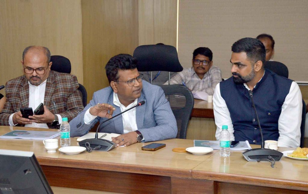 PMC to Act Against Illegal Overhead Cables in Pune