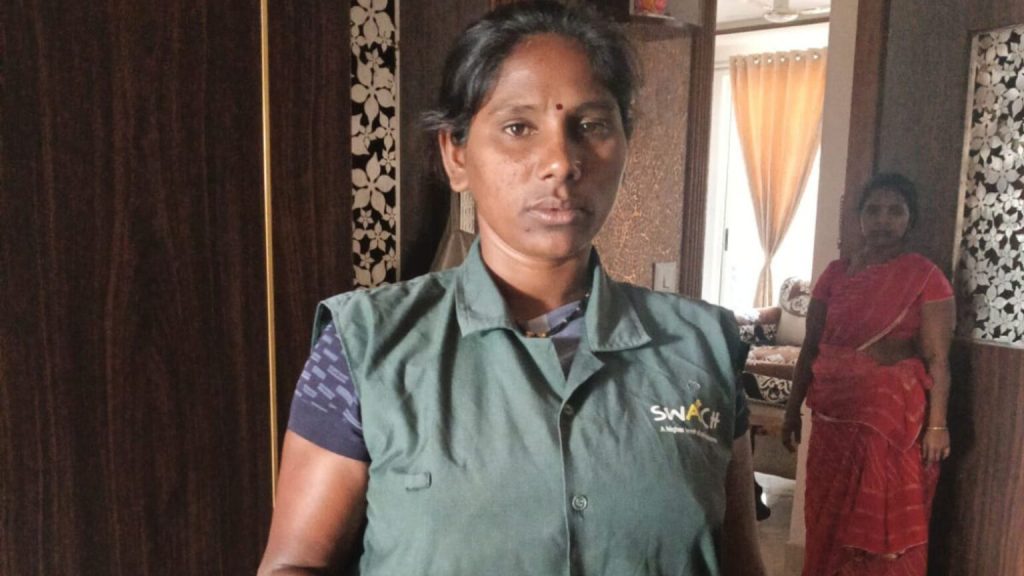 Waste Picker’s Honesty Helps Wagholi Resident Recover Gold Ring from Garbage Container