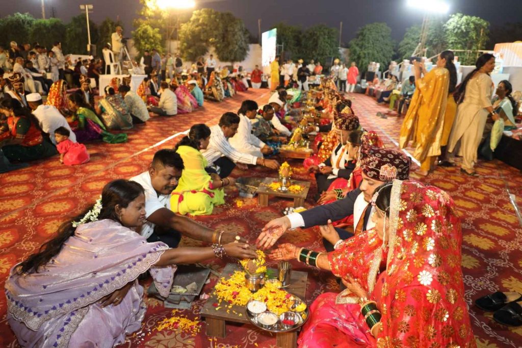 20 Couples Tie the Knot at Mass Marriage Ceremony in Pune