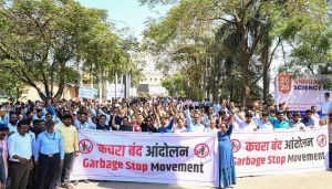 MIT ADT University Students Block Garbage Vehicles Over Mula–Mutha River Dumping