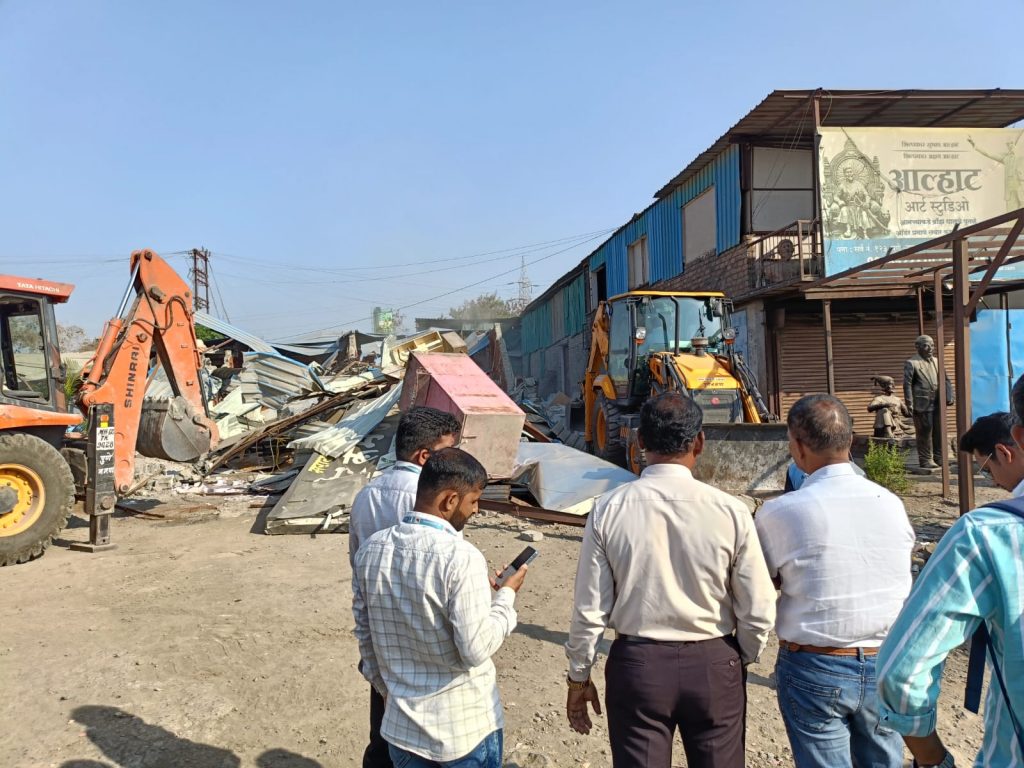 PMC Demolishes 10,000 sq ft of Illegal Structures in Lohgaon and Kharadi
