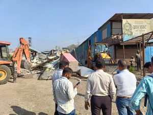 PMC Demolishes 10,000 sq ft of Illegal Structures in Lohgaon and Kharadi